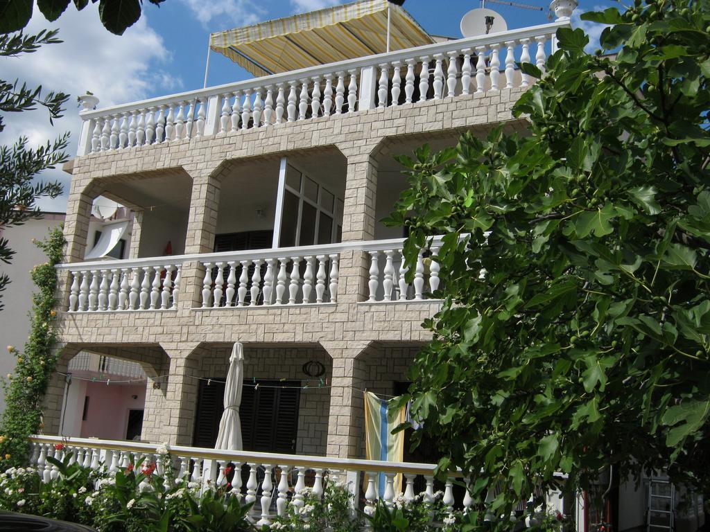 Apartments Nestor Трибунь Екстер'єр фото